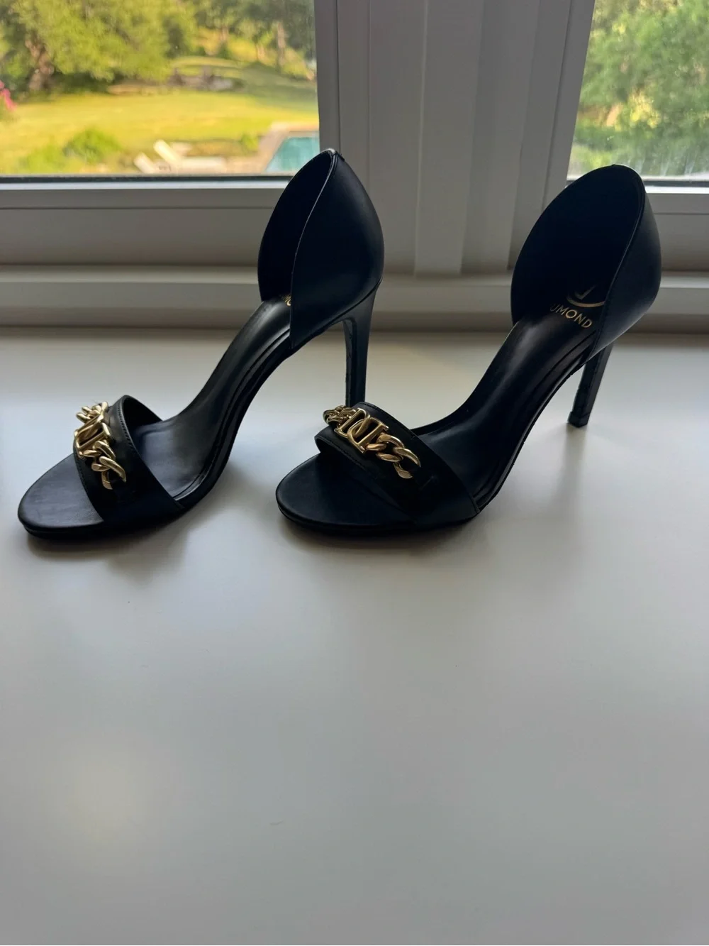 Brand New Black Brazilian Brand Leather High Heel Sandals Sz US 5.5 see details.
